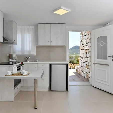 Irini's House With Jacuzzi Holiday home *