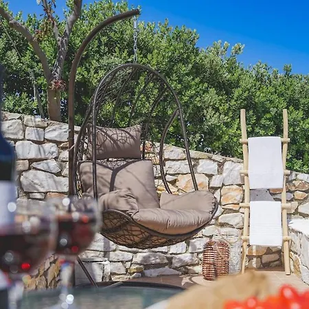 Dom wakacyjny Irini's House With Jacuzzi *