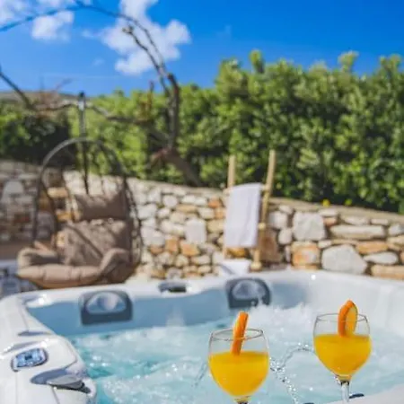 Holiday home Irini's House With Jacuzzi