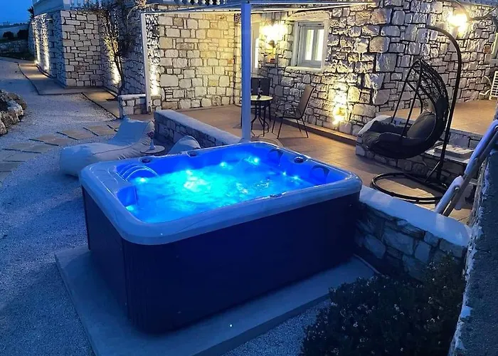 Dom wakacyjny Irini's House With Jacuzzi