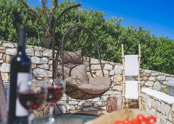 Dom wakacyjny Irini's House With Jacuzzi *